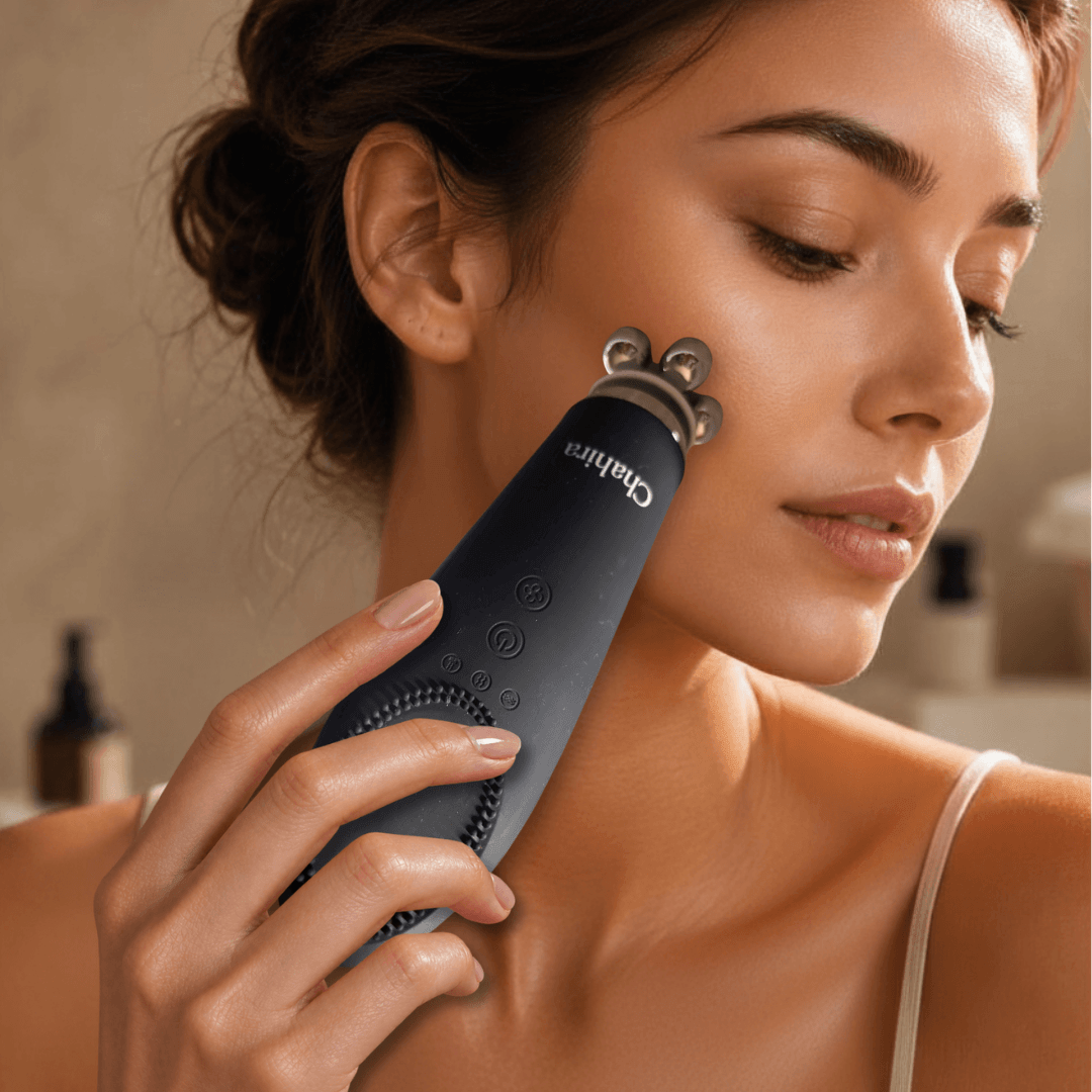 Aura Skin Visage, appareil de soin du visage 6-en-1 Chahira, avec ses applicateurs interchangeables